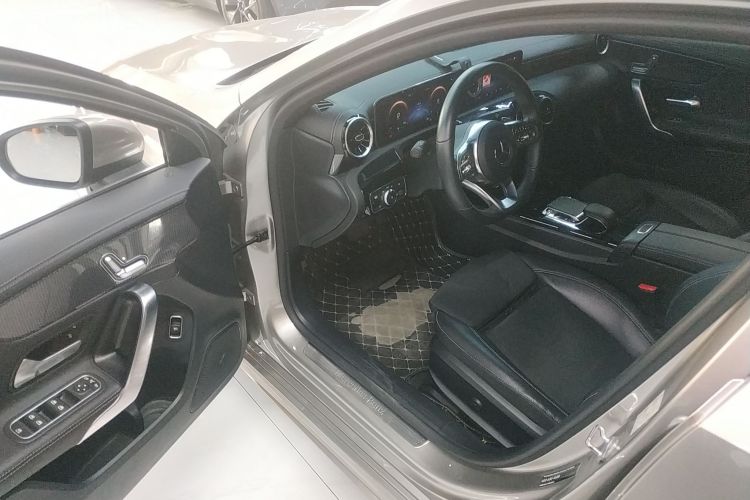 奔驰A级 2019款 A 200 L 运动轿车中控内饰20