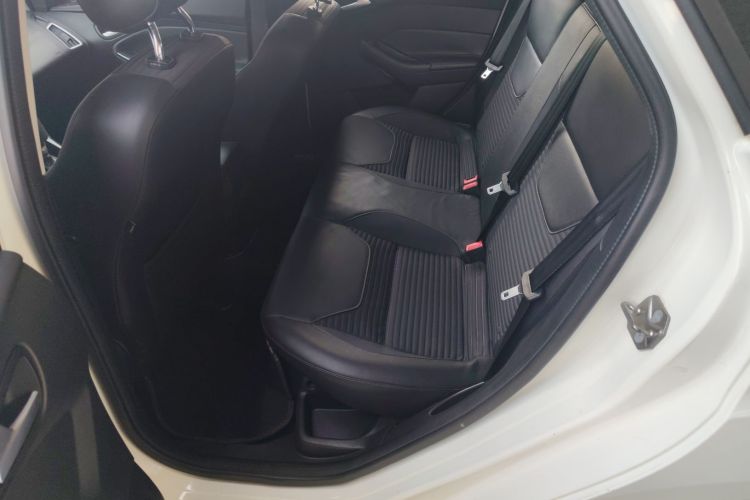 福特 福克斯 2015款 三厢 EcoBoost 125 自动超能风尚型中控内饰21