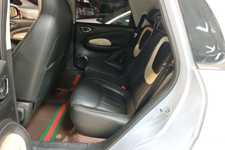 五菱汽车 五菱缤果 2024款 333km 悦享款中控内饰7004