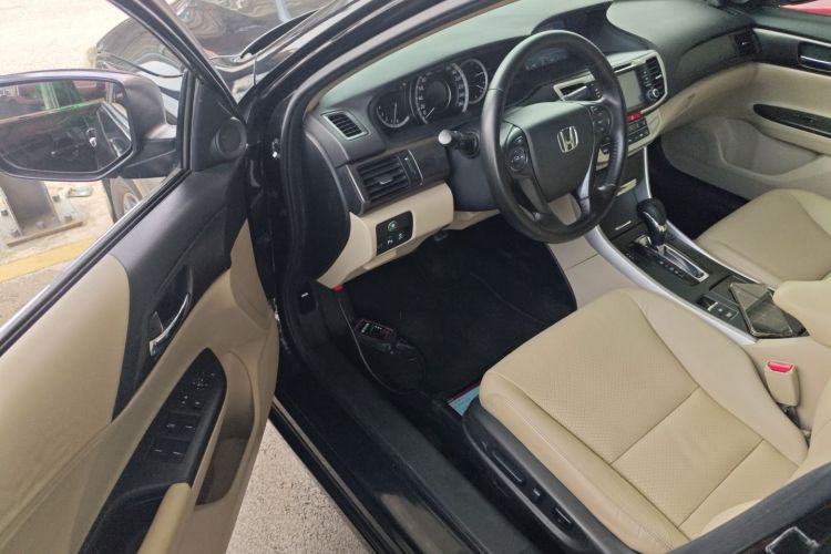 本田 雅阁 2014款 2.0L EX 豪华版中控内饰7003