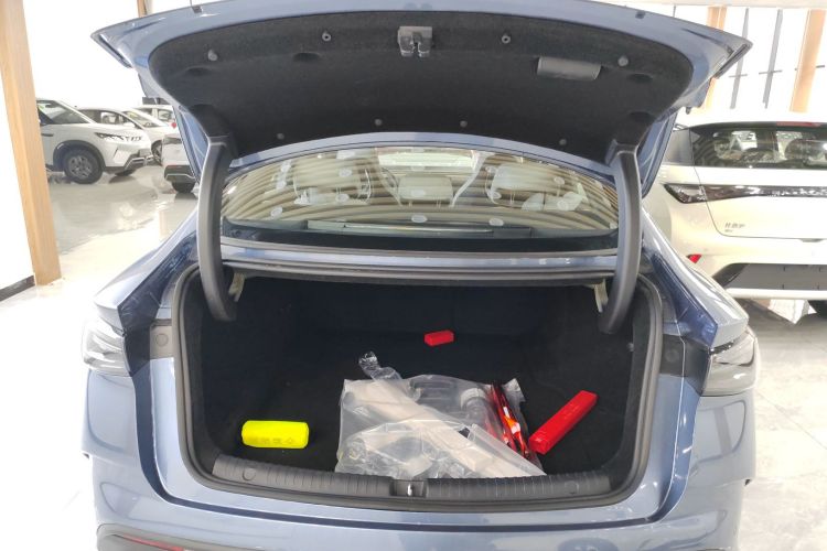 比亚迪 海豹06新能源 2024款 DM-i 120KM尊荣型机舱底盘23