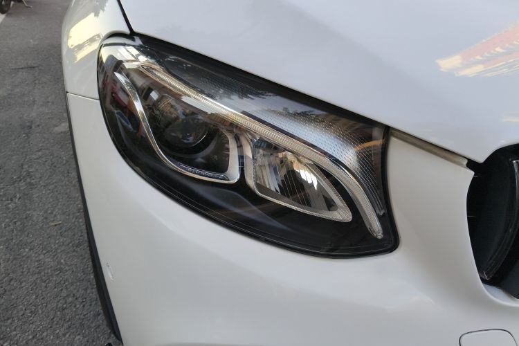 奔驰GLC轿跑 2017款 GLC 200 4MATIC 轿跑SUV车身外观8