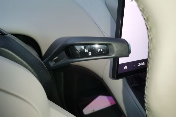 小米汽车 小米YU7 2025款 超长续航四驱Pro版中控内饰18