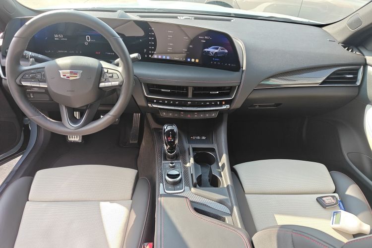 凯迪拉克CT5 2025款 28T 赛道性能版+巅峰赛道选装包中控内饰16