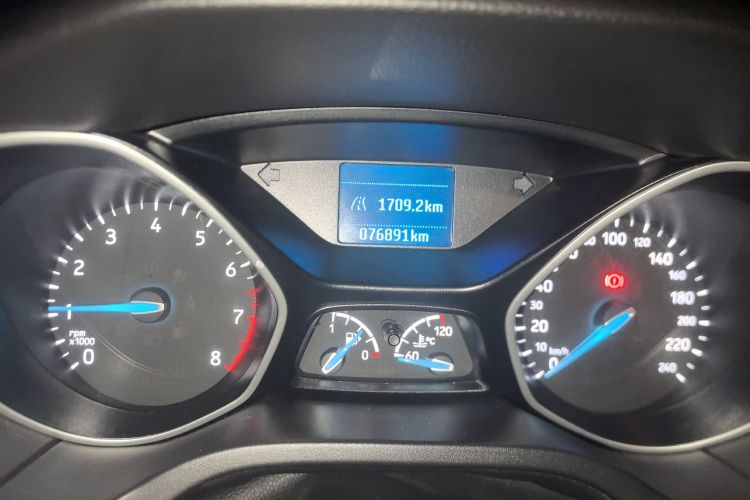 福特 福克斯 2018款 两厢经典 1.6L 手动舒适型智行版中控内饰15