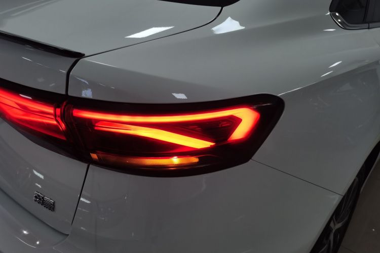 吉利汽车 帝豪 2023款 第4代冠军版 1.5L CVT尊贵型车身外观9