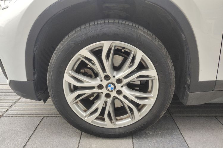 宝马X1 2018款 sDrive20Li 领先型车身外观6002