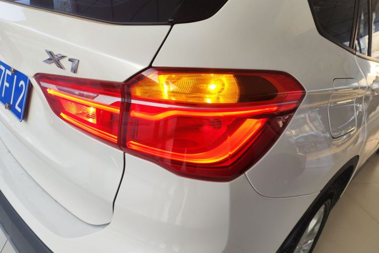 宝马X1 2016款 sDrive18Li 尊享型车身外观9