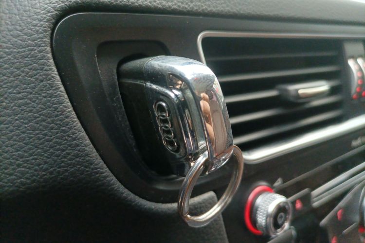 奥迪Q5 2013款 40 TFSI 技术型中控内饰11