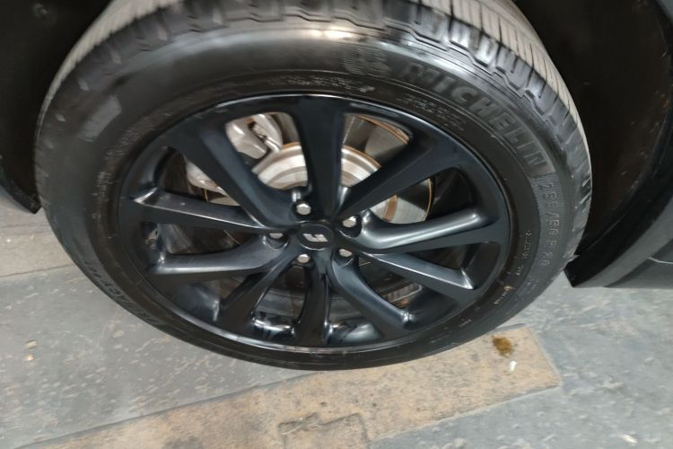 理想汽车 理想ONE 2020款 增程6座版车身外观6008