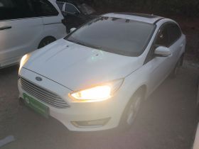 福特 福克斯 2017款 三厢 1.6L 自动风尚型智行版