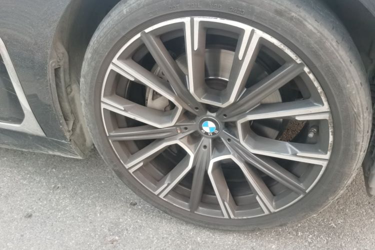 宝马7系 2019款 改款 740Li 尊享型 M运动套装车身外观6007