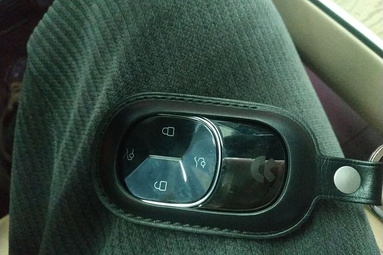 蔚来ET9 2025款 102kWh 签名版中控内饰7001