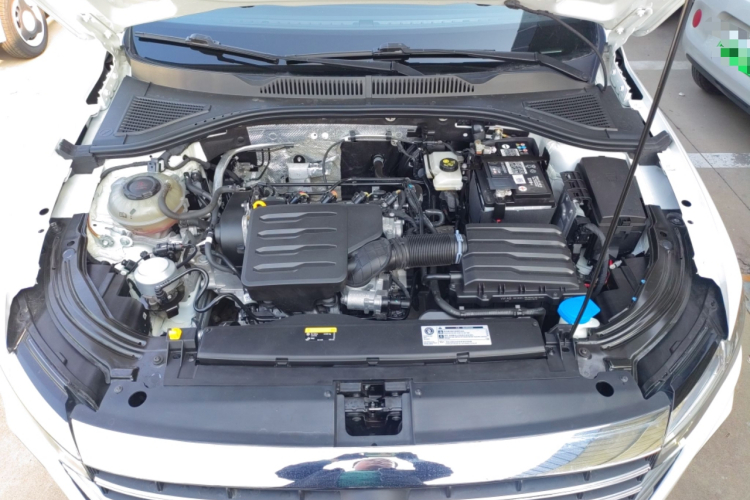 大众 朗逸 2023款 改款 1.5L 自动得逸版机舱底盘24