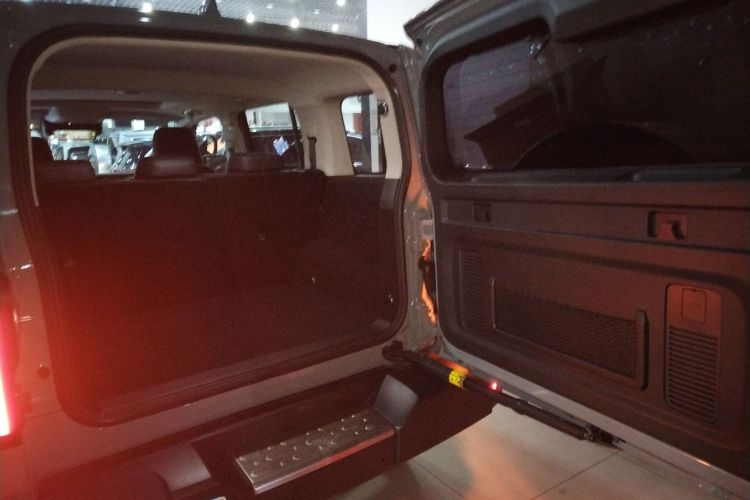 坦克300 2021款 城市版 2.0T 很有型机舱底盘23