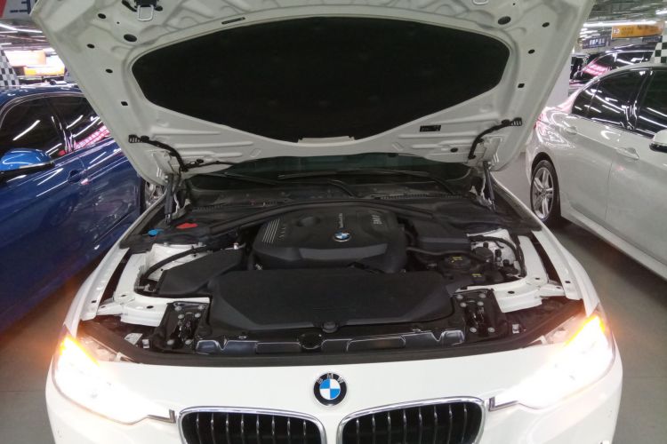 宝马3系 2019款 320i M运动套装机舱底盘24