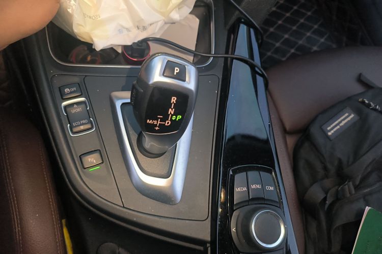 宝马3系 2018款 320Li 时尚型中控内饰18