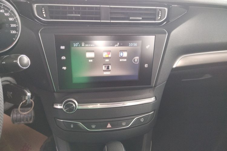 标致408 2016款 1.6T 自动豪华版中控内饰16