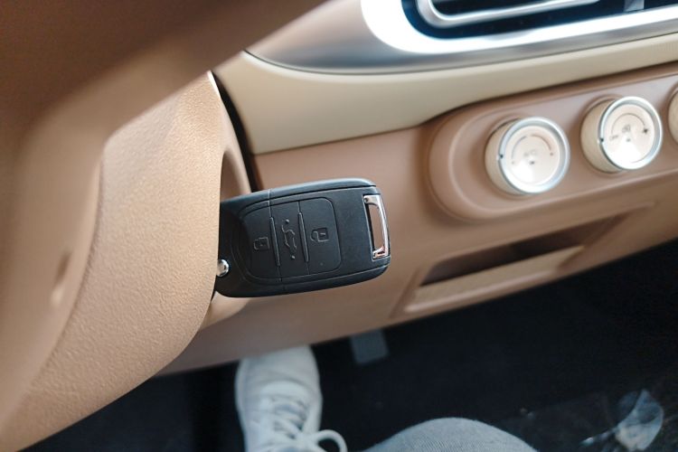 五菱汽车 宏光MINIEV 2025款 四门版 进阶款中控内饰11