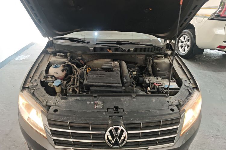 大众 朗逸 2013款 改款 1.4TSI DSG舒适版机舱底盘24