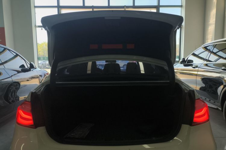 宝马3系 2018款 320i M运动套装机舱底盘23