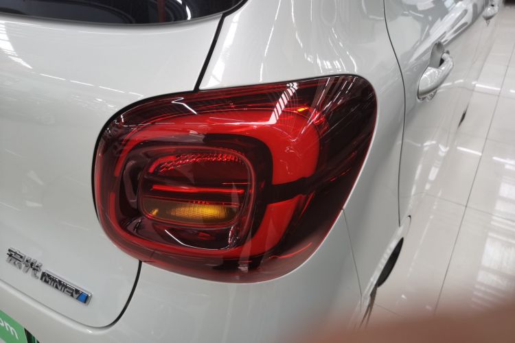 五菱汽车 宏光MINIEV 2025款 四门版 进阶款车身外观9