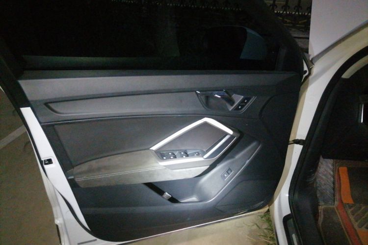 奥迪Q3 2019款 35 TFSI 进取动感型中控内饰7007