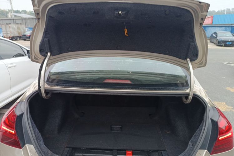 吉利汽车 帝豪 2019款 领军版 1.5L 手动向上亚运版 国VI局部细节23