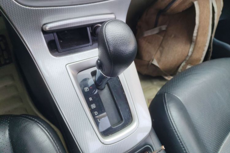 日产 轩逸 2014款 1.6XV CVT尊享版中控内饰18