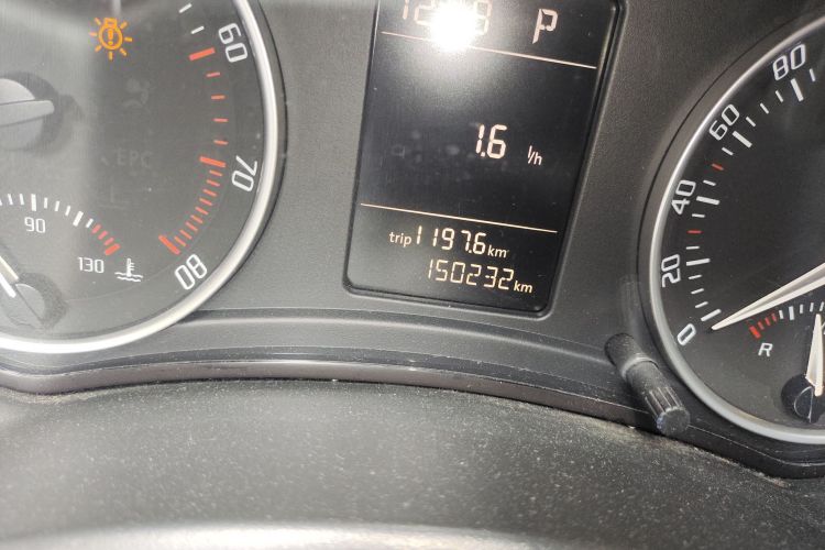 斯柯达 明锐 2014款 1.6L 自动逸俊版中控内饰15