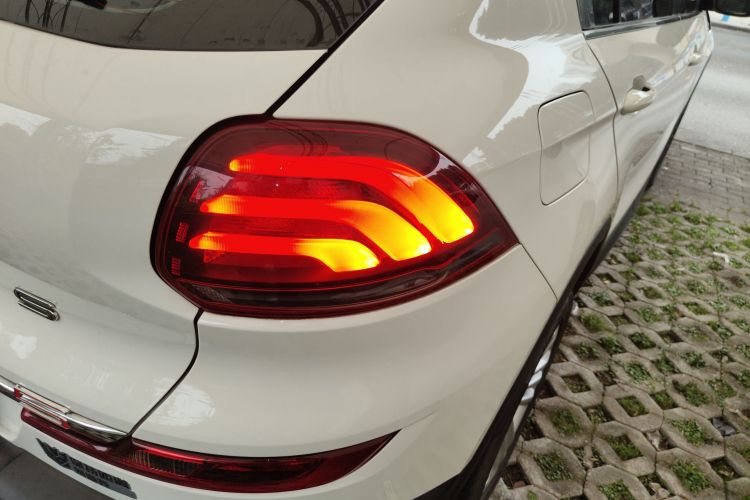 观致5 2017款 1.6T 自动尊贵型车身外观9