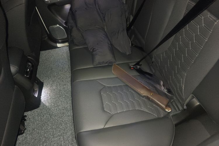 212 T01 2024款 2.0T 机械师中控内饰21