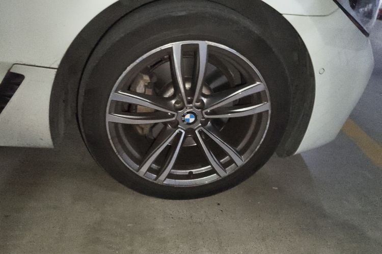 宝马6系GT 2019款 630i M运动套装车身外观10