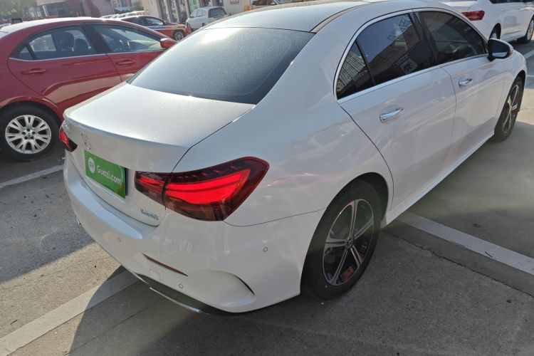 奔驰A级 2023款 A 200 L 时尚型车身外观7