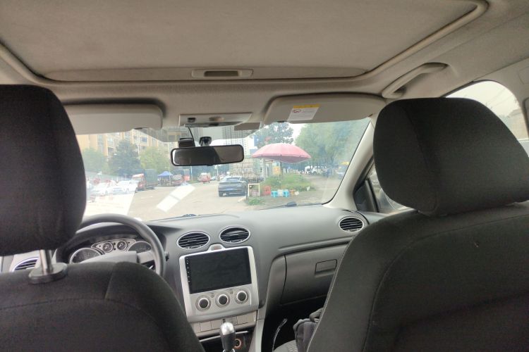 福特 福克斯 2013款 两厢经典 1.8L 手动百万纪念版中控内饰22