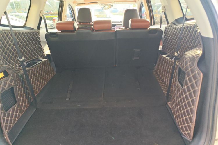 北汽幻速S3 2016款 S3L 1.5L 手动尊享型机舱底盘23