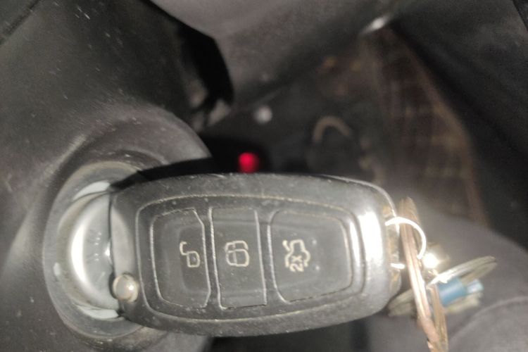 福特 福克斯 2017款 三厢 1.6L 自动风尚型智行版中控内饰11