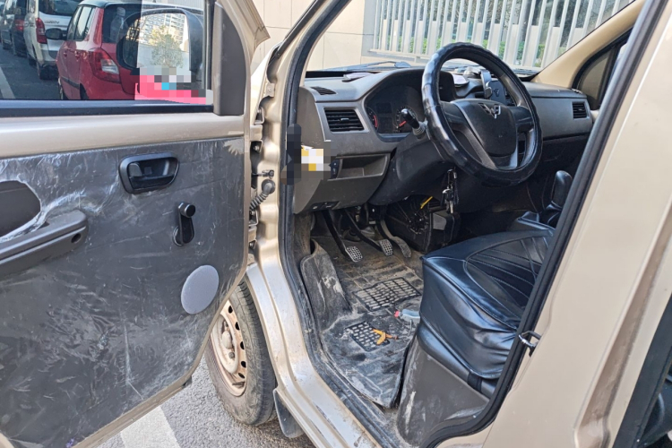 五菱汽车 五菱荣光S 2023款 1.5L 基本型 5/7座中控内饰20