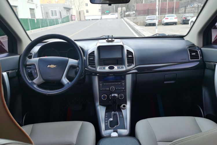 雪佛兰 科帕奇 2015款 2.4L 两驱城市版 7座中控内饰12