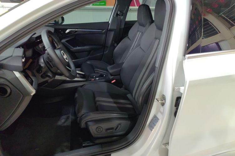 奥迪A3 2024款 A3L Limousine 35 TFSI 时尚运动型中控内饰19