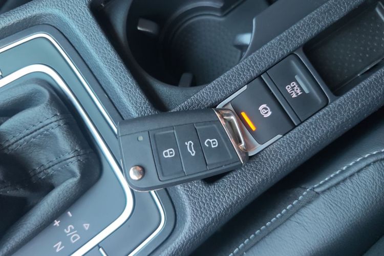 大众 高尔夫 2018款  230TSI 自动豪华型中控内饰7001