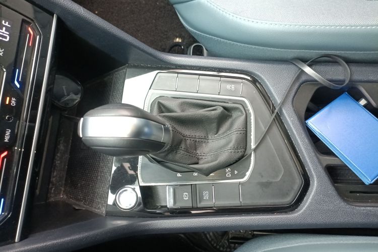 大众 途岳 2023款 300TSI 两驱皎月版中控内饰18