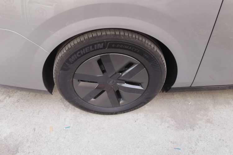 理想汽车 理想MEGA 2025款 Home 家庭特别版车身外观6008