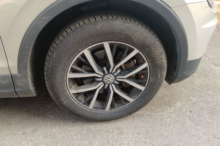 大众 途观L 2017款 330TSI 自动两驱豪华版车身外观10