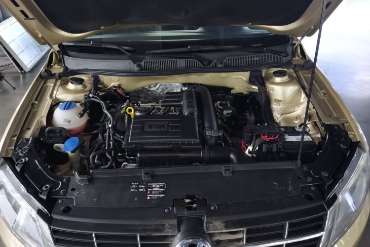 大众 朗逸 2013款 改款 1.4TSI DSG舒适版机舱底盘24