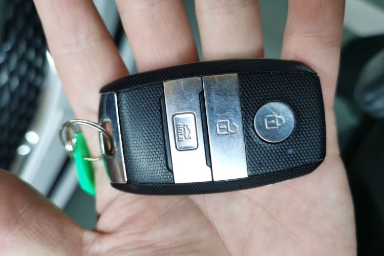 起亚K5 2016款 2.0L 自动LUX中控内饰7001