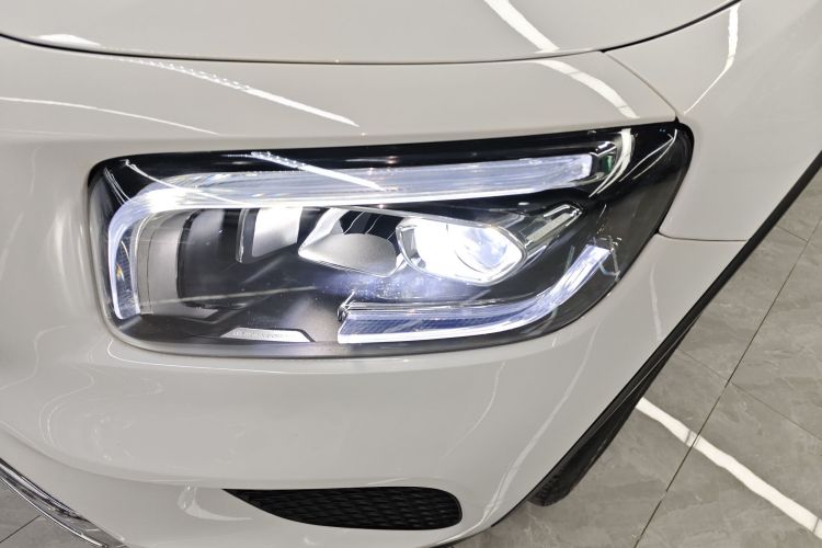 奔驰GLB 2022款 改款二 GLB 200 动感型局部细节36