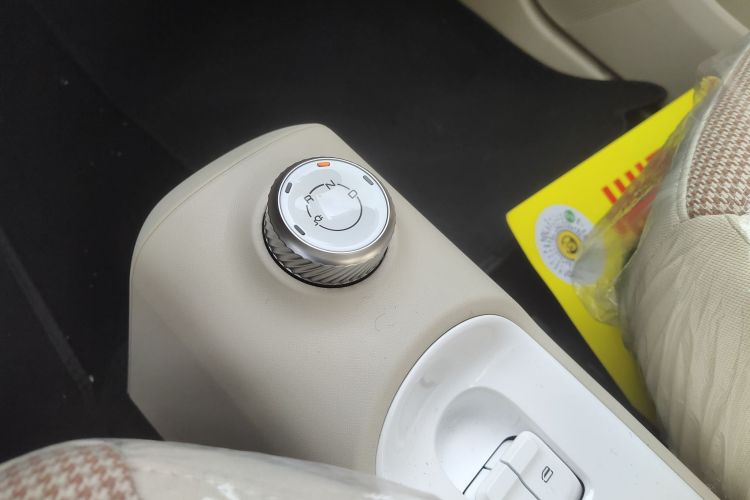 五菱汽车 宏光MINIEV 2024款 第三代 215km 青春版中控内饰18