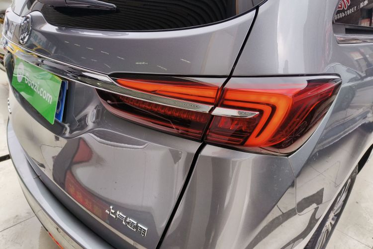 别克GL8 2020款 陆上公务舱 652T 豪华型车身外观9