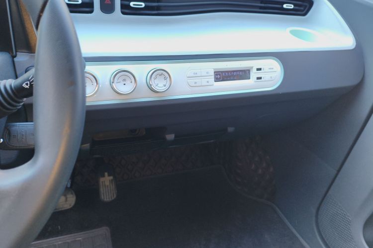 五菱汽车 宏光MINIEV 2021款 马卡龙时尚款 磷酸铁锂中控内饰16